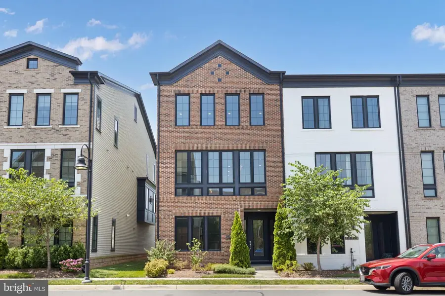 20375 Codman Dr, Ashburn, VA 20147 - #2
