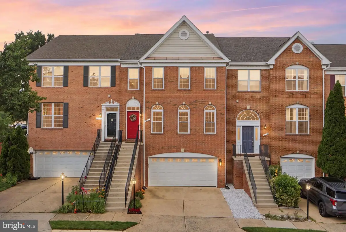 21549 Trowbridge Sq, Ashburn, VA 20147 - #1