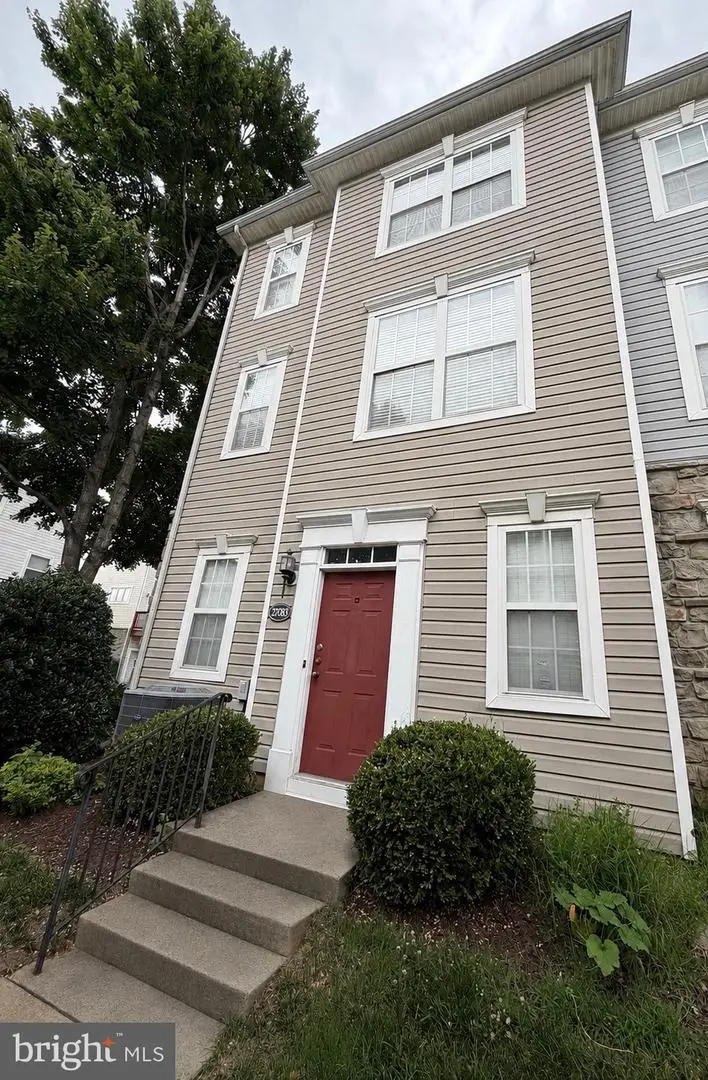 21785 Dragons Green Sq, Ashburn, VA 20147 - #1