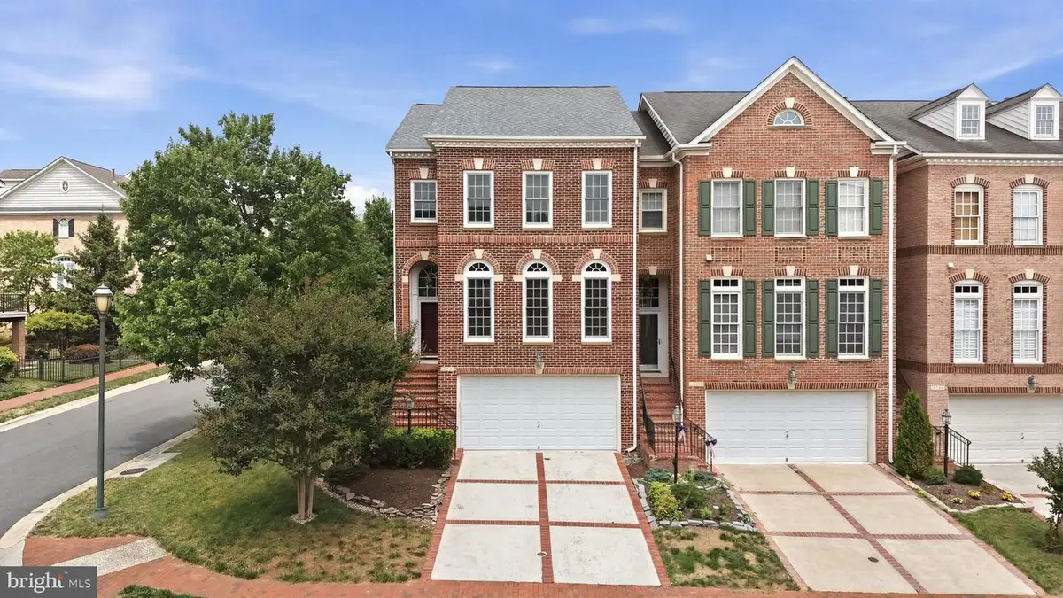 18526 Bear Creek Ter, Leesburg, VA 20176 - #1
