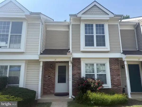 31 Essex Sq, STERLING, VA 20164
