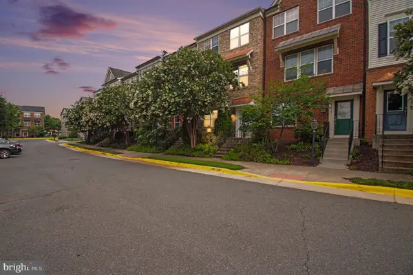 43920 Avenza Ter, CHANTILLY, VA 20152