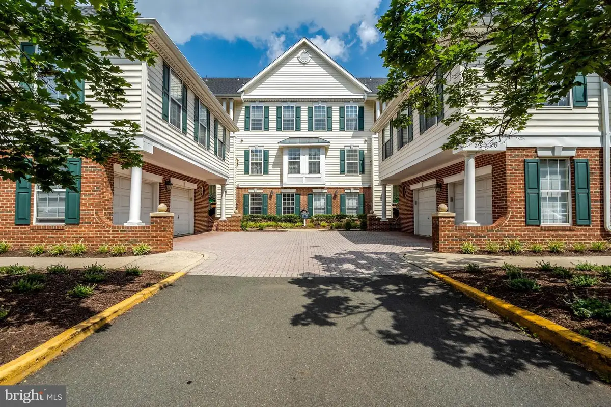 25230 Pond View Sq #102, Chantilly, VA 20152 - #1
