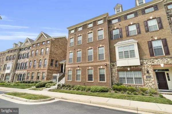 22515 Naugatuck Sq, ASHBURN, VA 20148