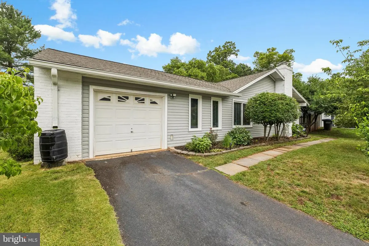 246 Avondale Dr, Sterling, VA 20164 - #1