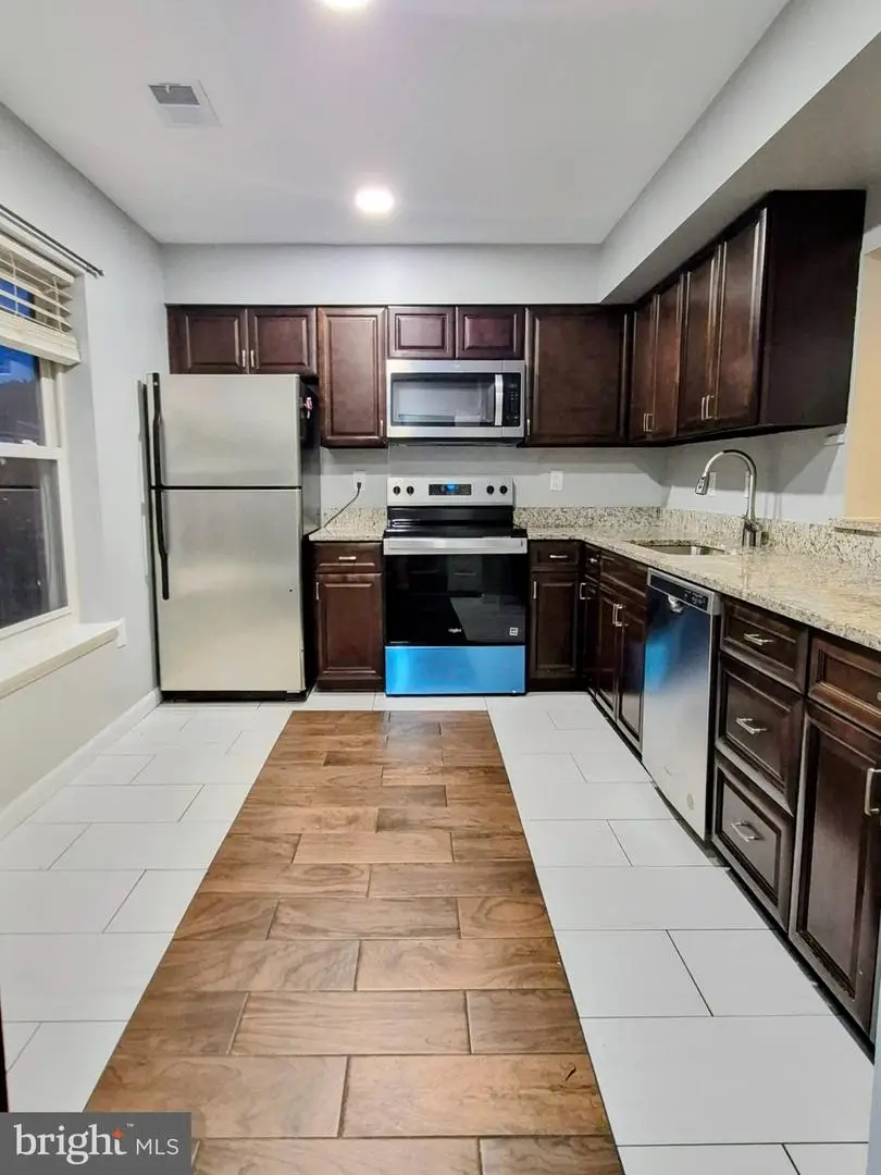 220 Meadows Ln Ne, Leesburg, VA 20176 - #1
