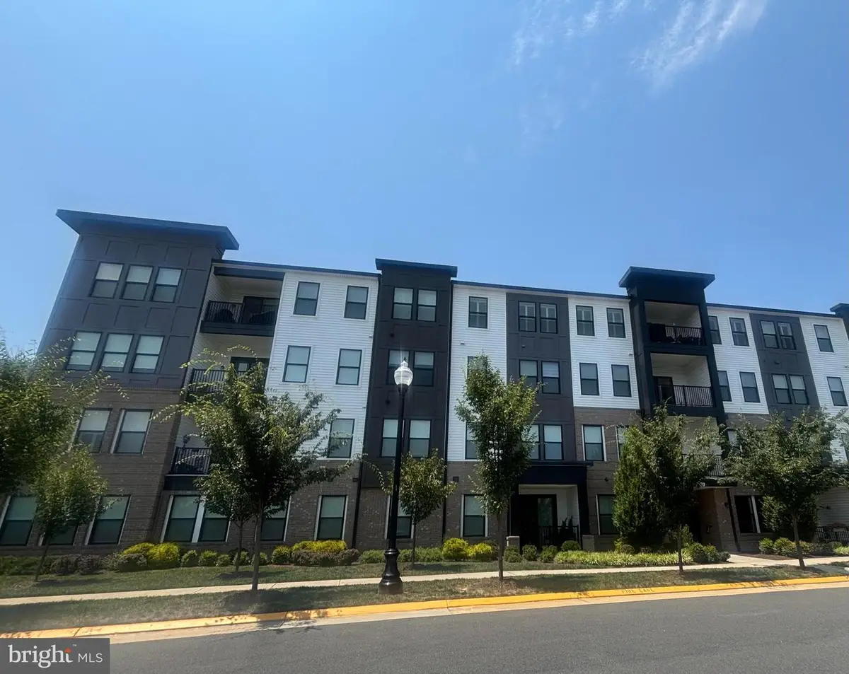 23639 Golden Embers Sq #302, Ashburn, VA 20148 - #1