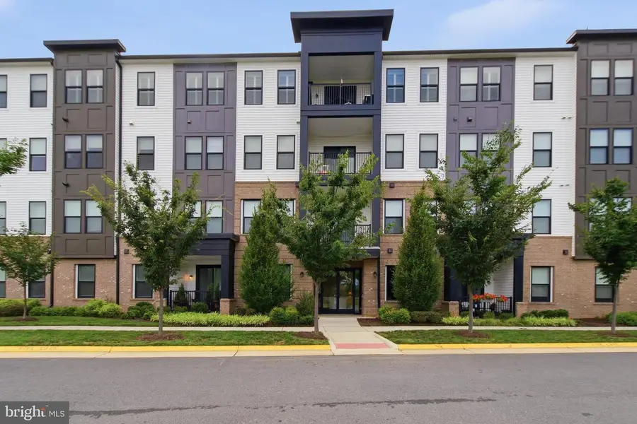 23639 Golden Embers Sq #302, Ashburn, VA 20148 - #3