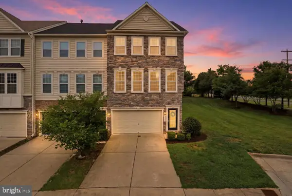 42251 Dean Chapel Sq, CHANTILLY, VA 20152