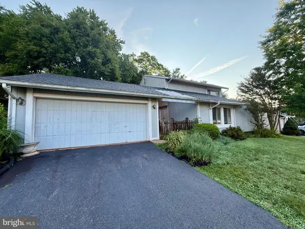 110 Victoria Pl, STERLING, VA 20164