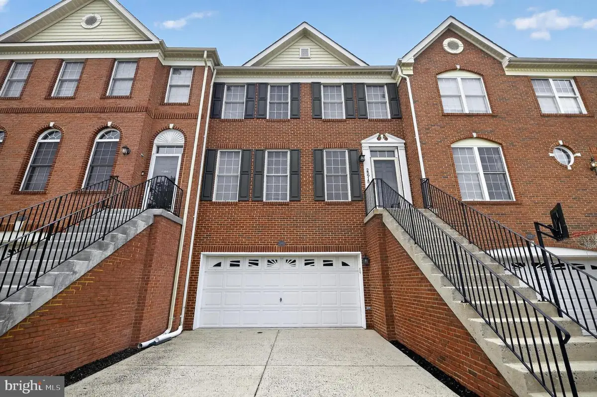 25915 Kirkwood Sq, Chantilly, VA 20152 - #1
