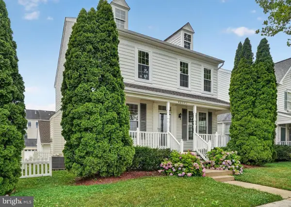 42771 Freedom St, CHANTILLY, VA 20152