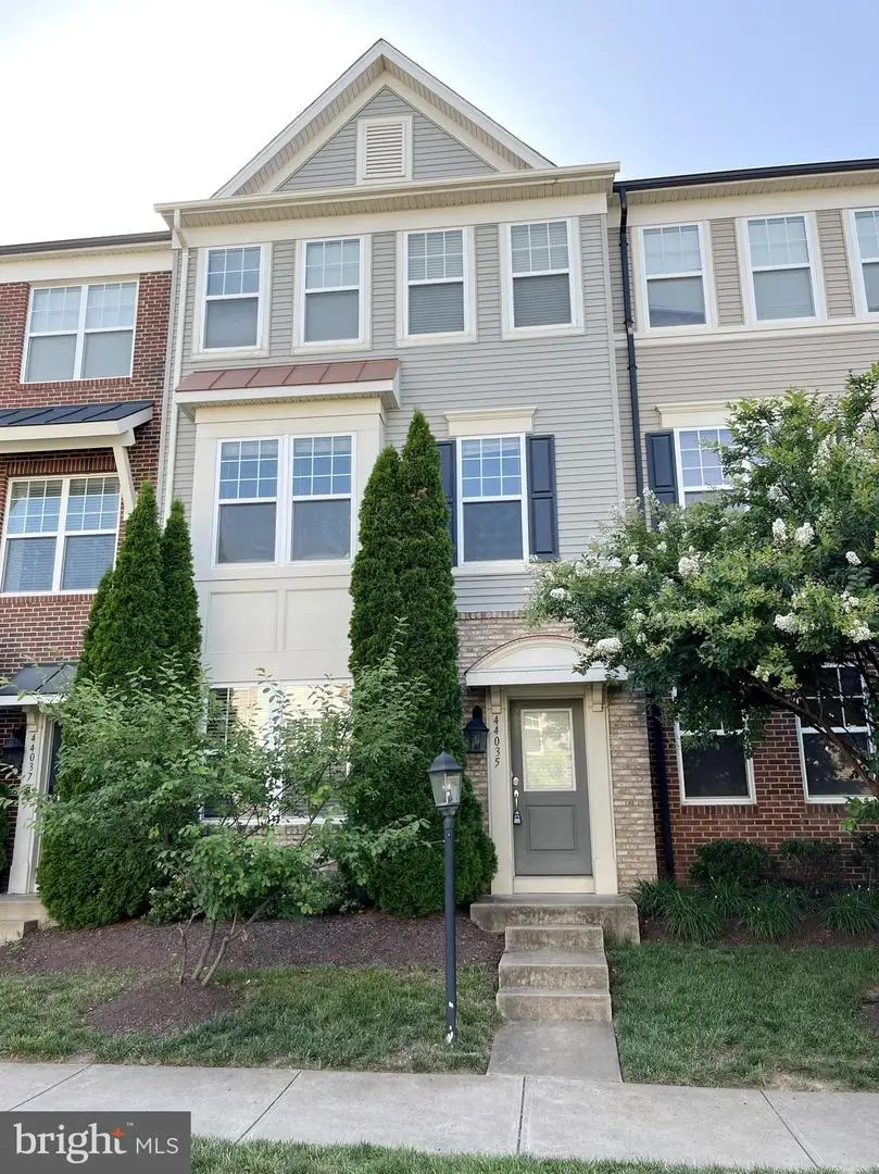 44035 Peirosa Ter, Chantilly, VA 20152 - #2