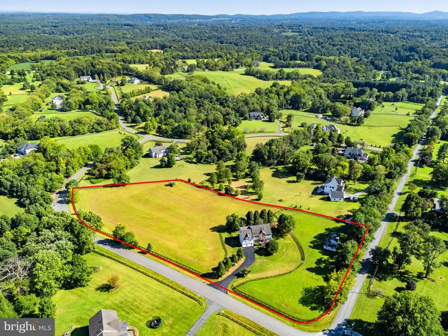 36951 Wellington Dr, Purcellville, VA 20132 - #2