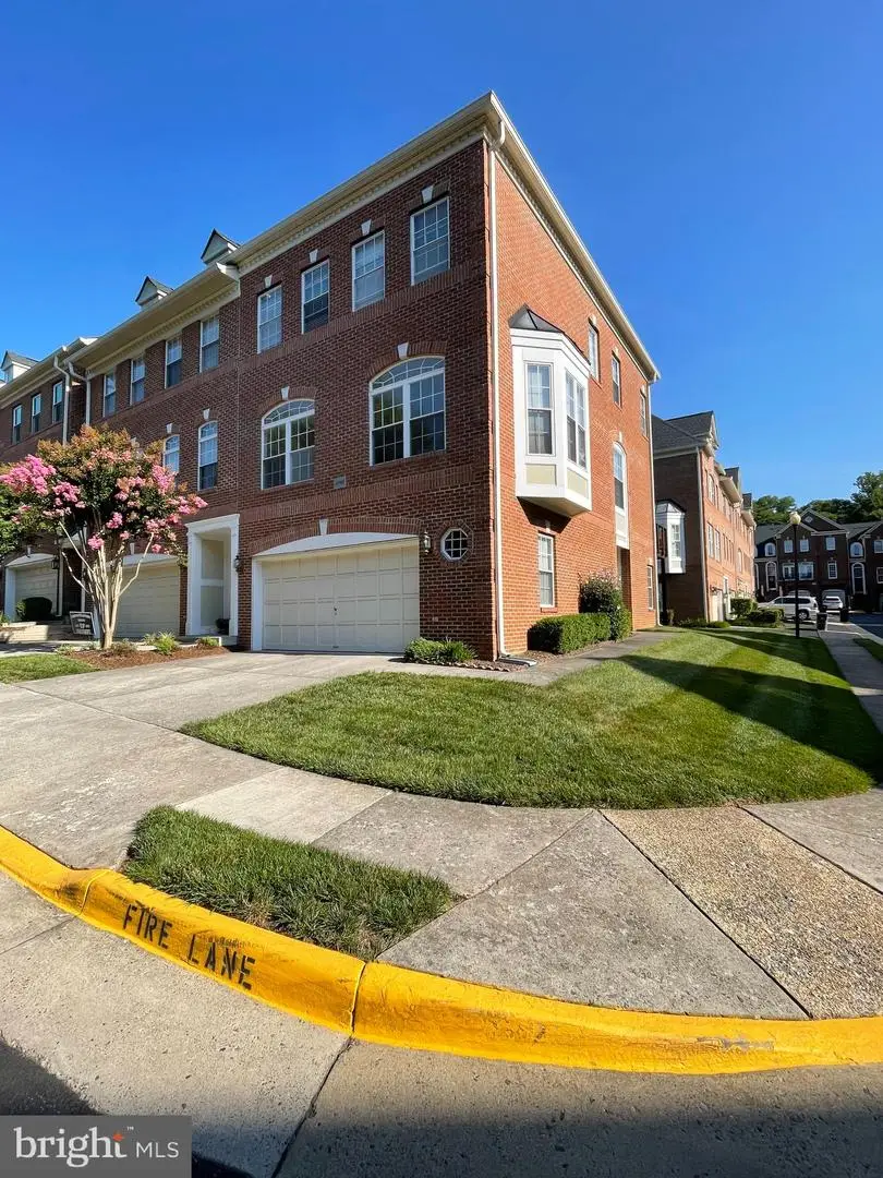 20381 Fallsway Ter, Sterling, VA 20165 - #1