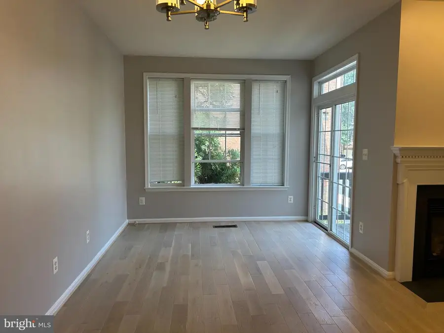 20381 Fallsway Ter, Sterling, VA 20165 - #3