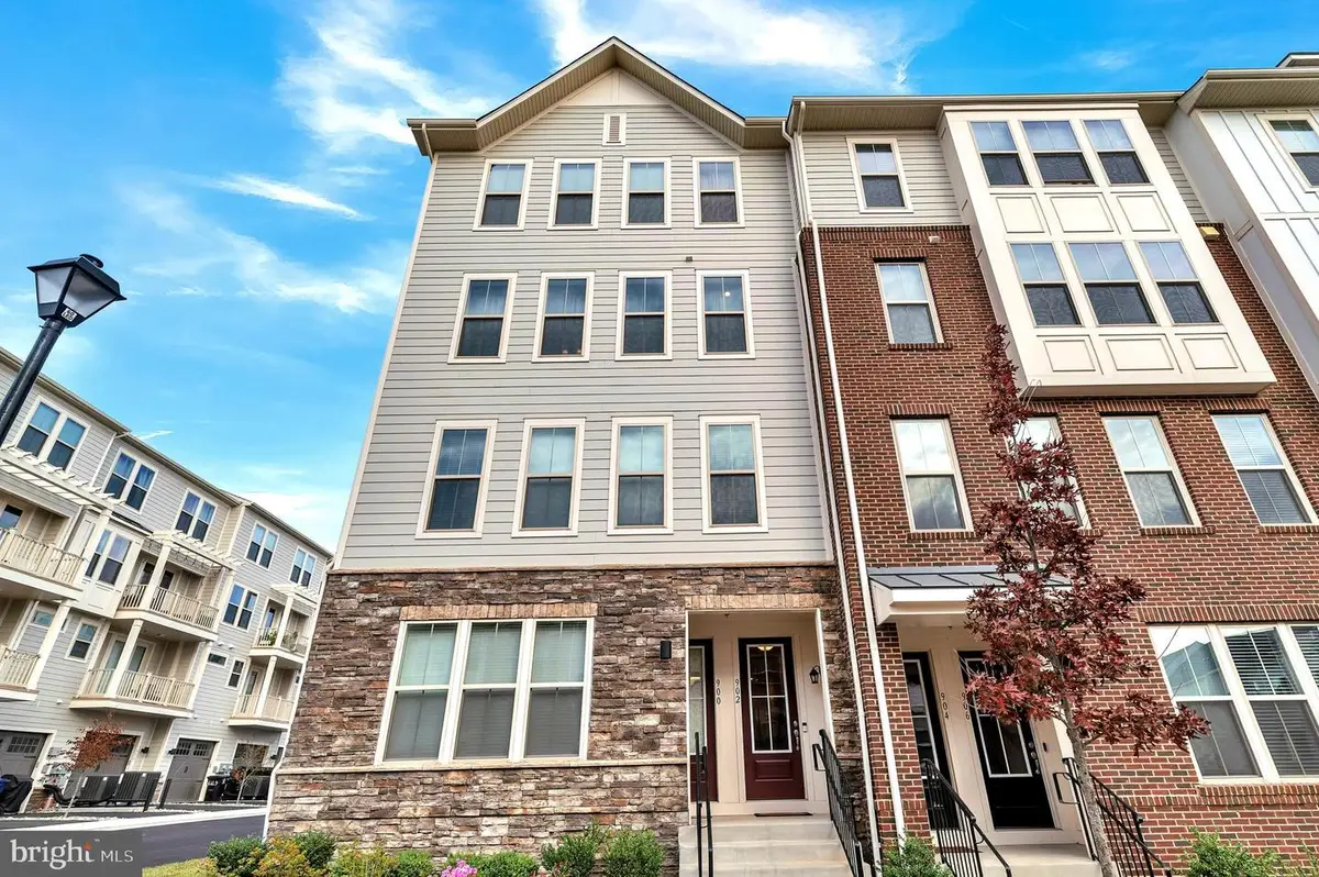 902 California Dr Ne, Leesburg, VA 20176 - #1