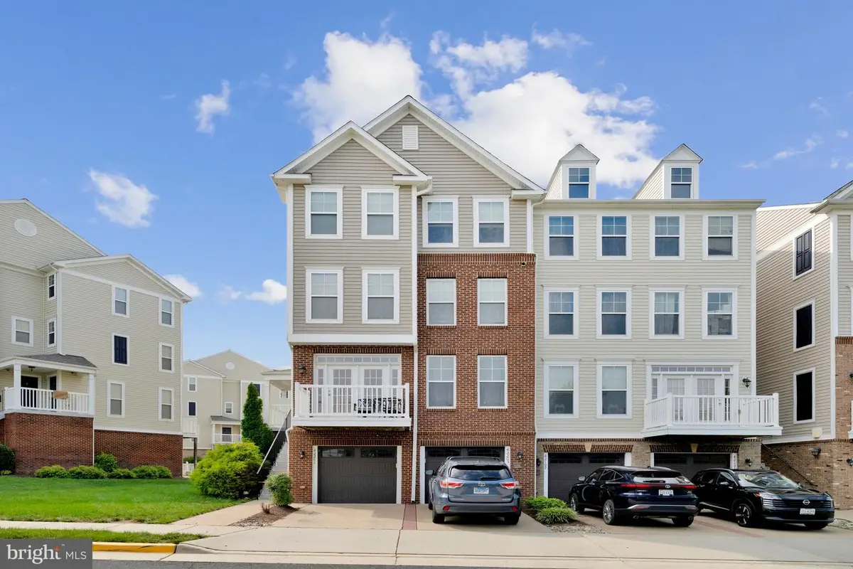 42203 Shorecrest Ter, Aldie, VA 20105 - #1