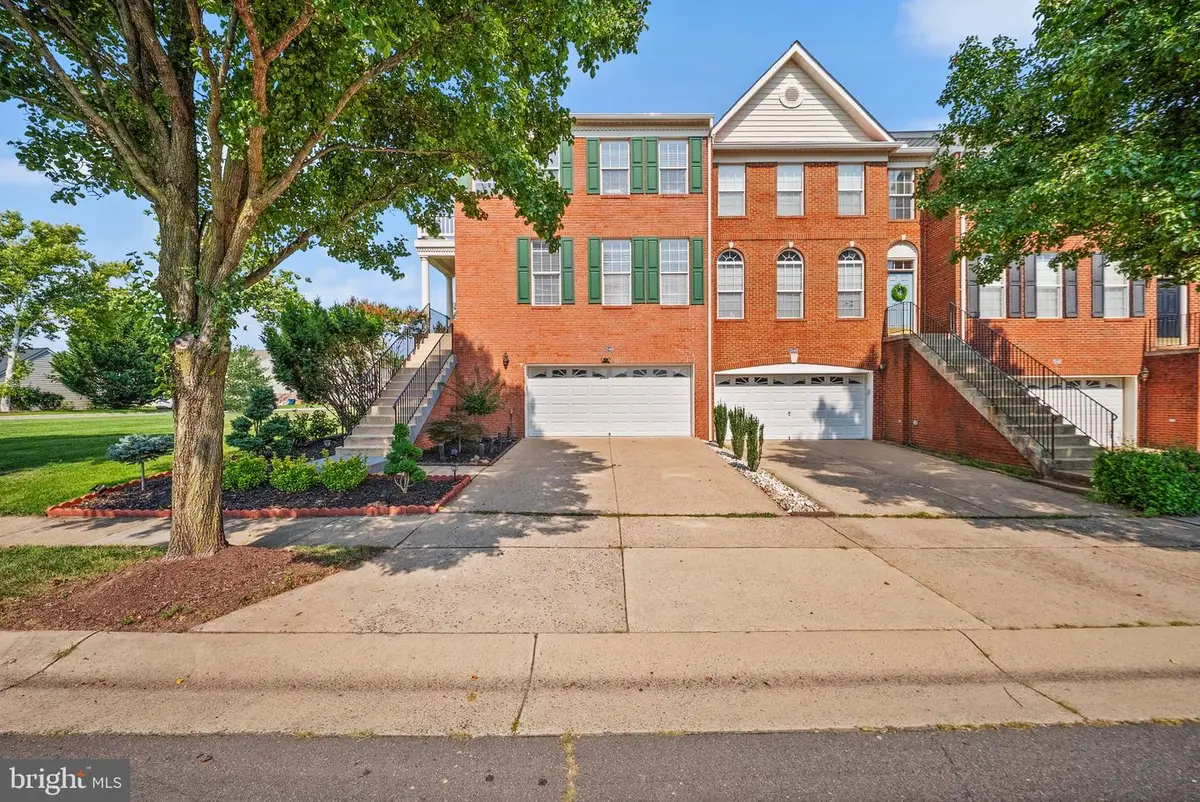 25488 Crossfield Dr, Chantilly, VA 20152 - #1
