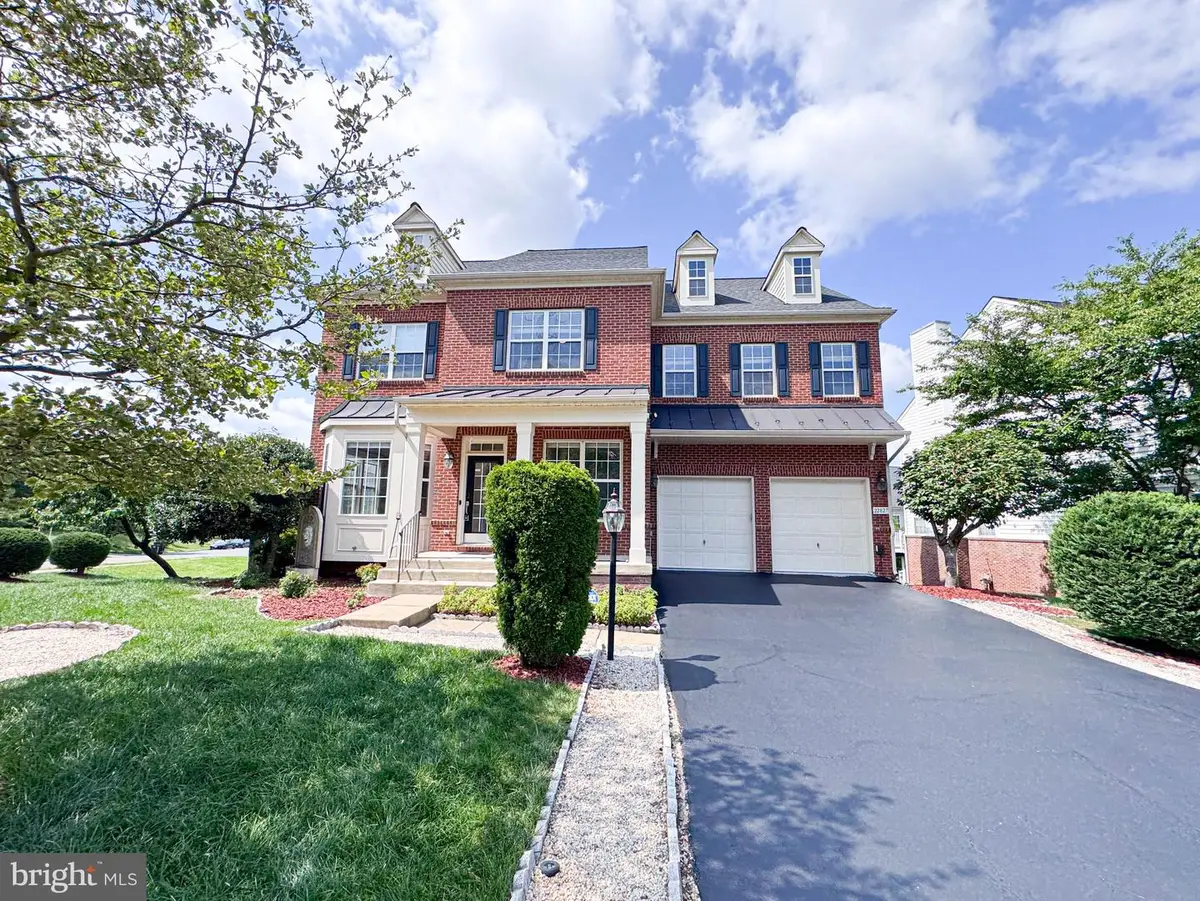22827 Oakgrove Rd, Sterling, VA 20166 - #1