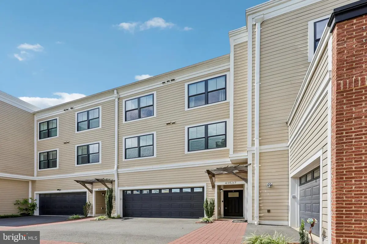 43537 Michigan Sq, Leesburg, VA 20176 - #1