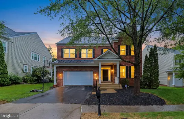 22891 Courtland Park Dr, BRAMBLETON, VA 20148