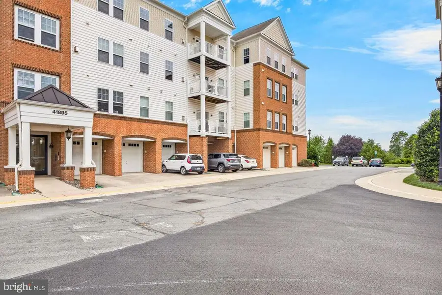 41895 Cathedral Valley Sq #401, Aldie, VA 20105 - #3