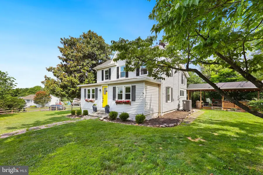 411 E A St, Purcellville, VA 20132 - #2