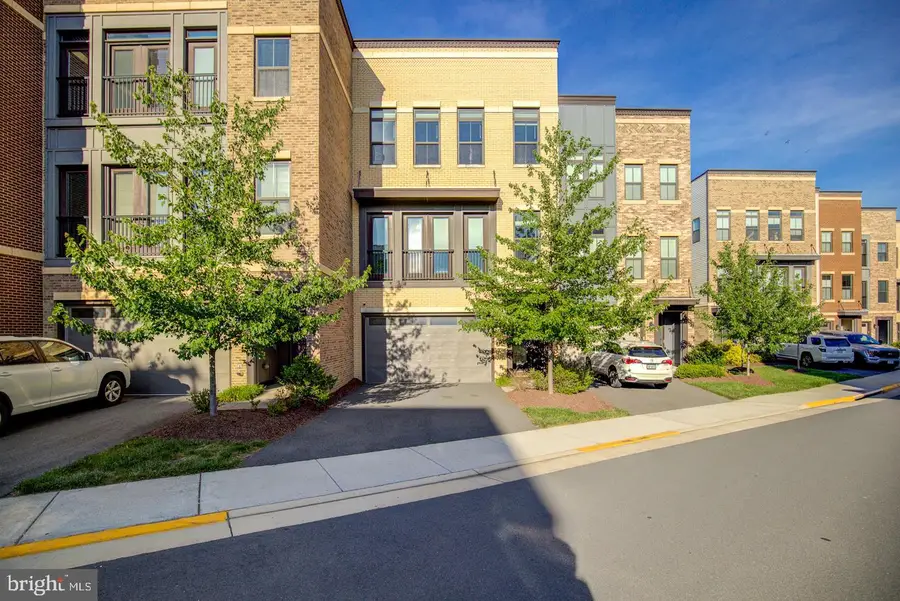 23098 Sullivans Cove Sq, Brambleton, VA 20148 - #2
