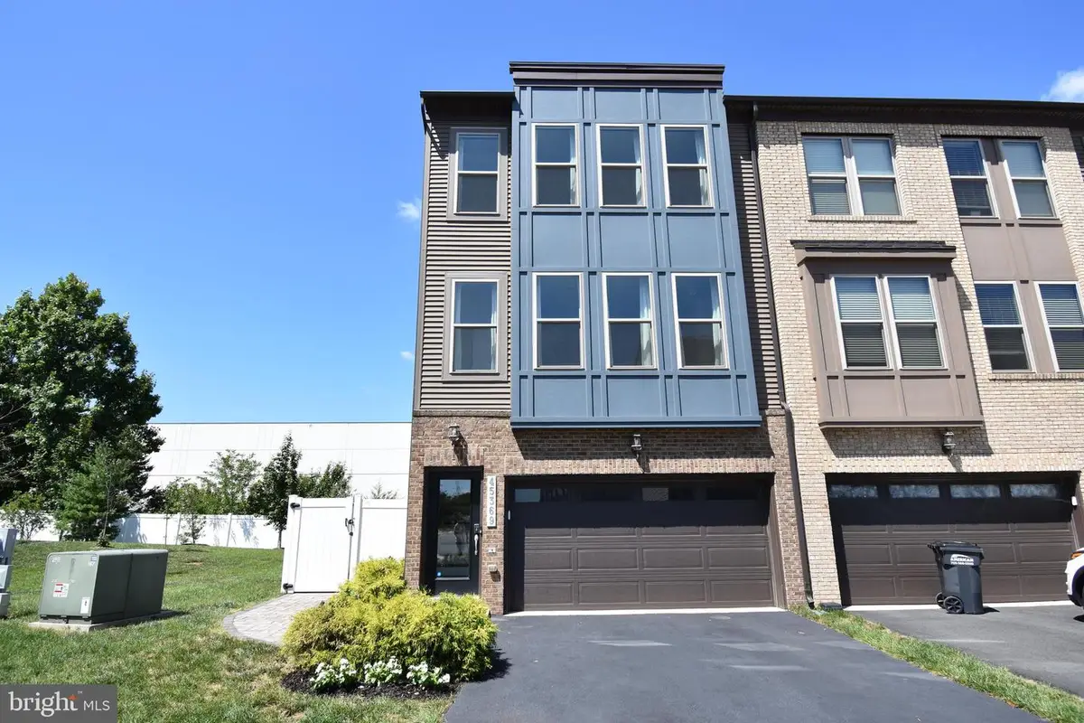 45369 Daveno Sq, Sterling, VA 20164 - #1