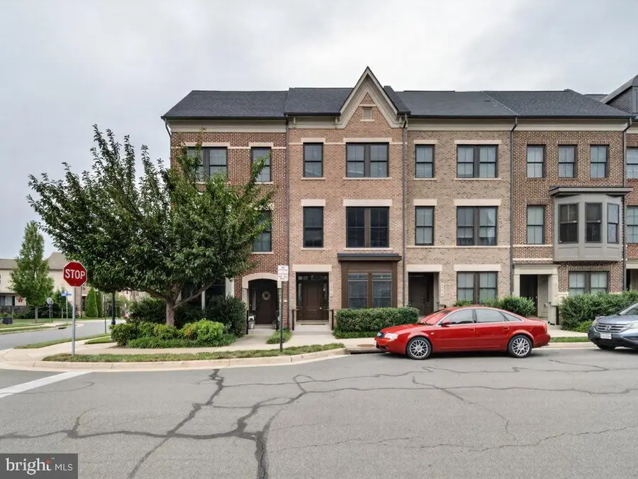 20415 Codman Dr, Ashburn, VA 20147 - #2