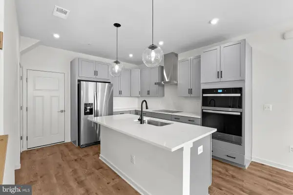 43841 Venetian Sq, ASHBURN, VA 20147