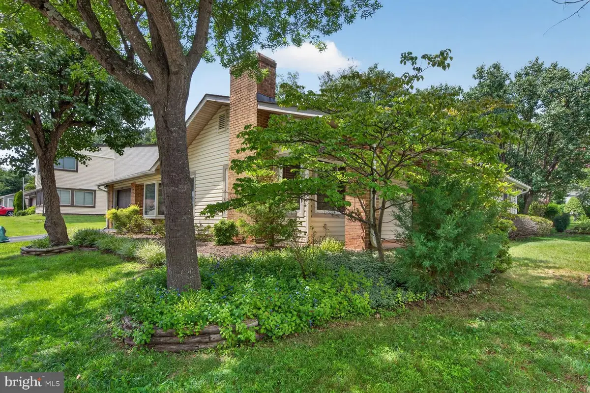 323 Avondale Dr, Sterling, VA 20164 - #1