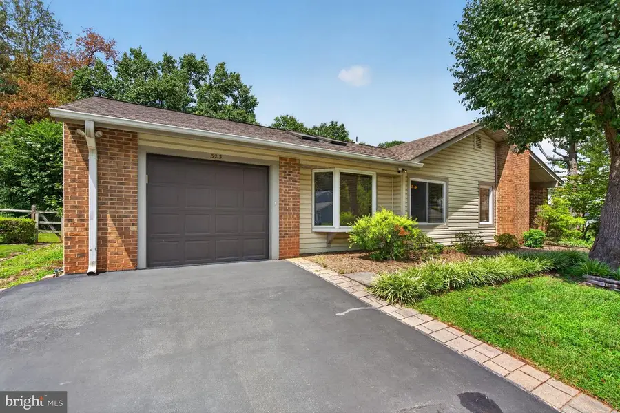 323 Avondale Dr, Sterling, VA 20164 - #2
