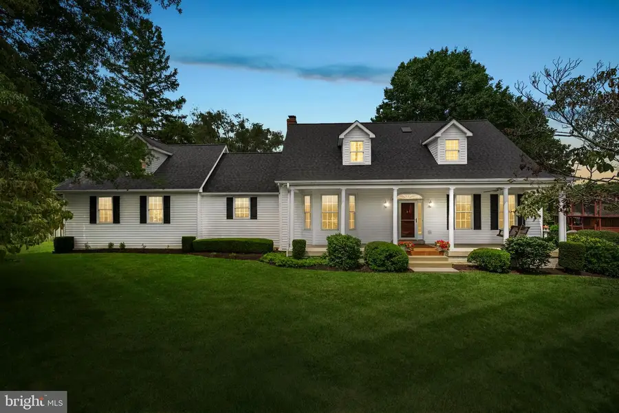22 E Loudoun St, Round Hill, VA 20141 - #3