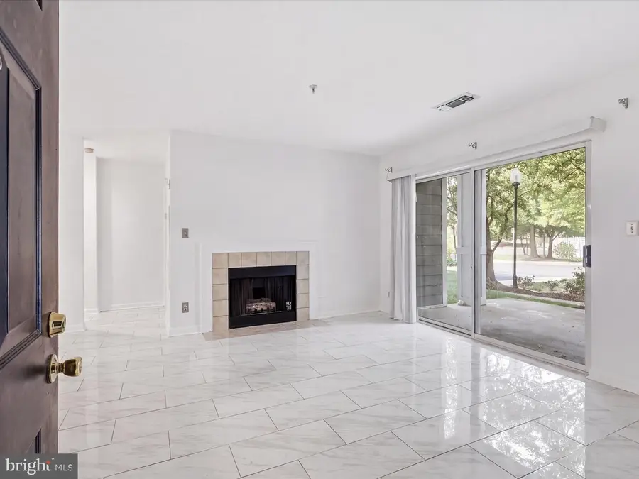 20313 Beechwood Ter #101, Ashburn, VA 20147 - #2