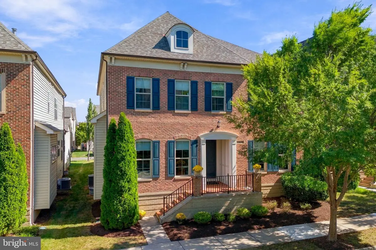 20646 Holyoke Dr, Ashburn, VA 20147 - #1