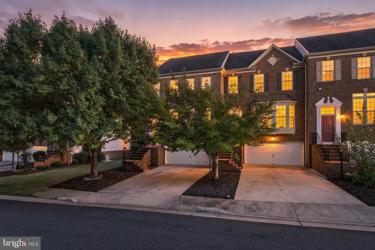 19232 Kepharts Mill Ter, Leesburg, VA 20176 - #1