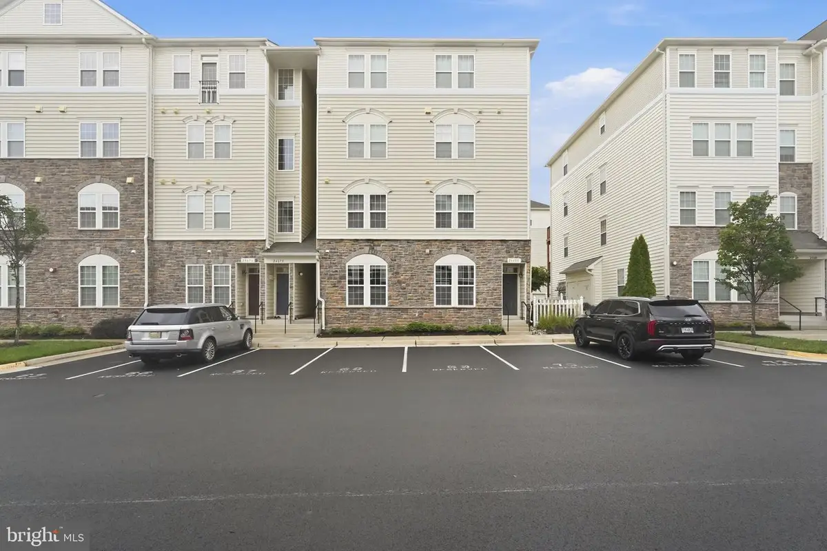 24682 Byrne Meadow Sq, Aldie, VA 20105 - #1