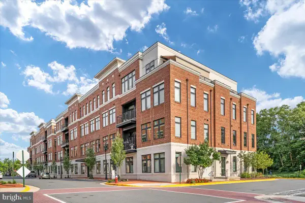 3 Stationmaster St Se #201, LEESBURG, VA 20175