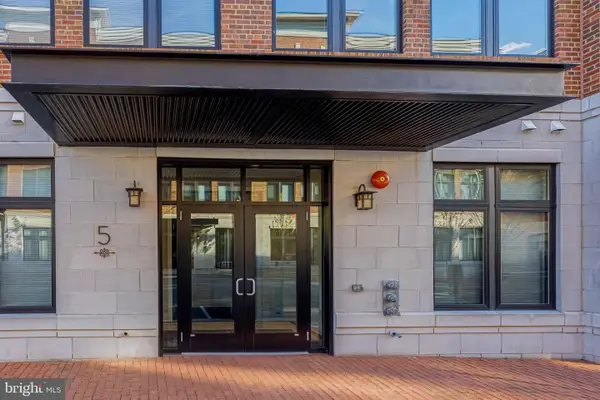 5 Stationmaster St Se #201, LEESBURG, VA 20175