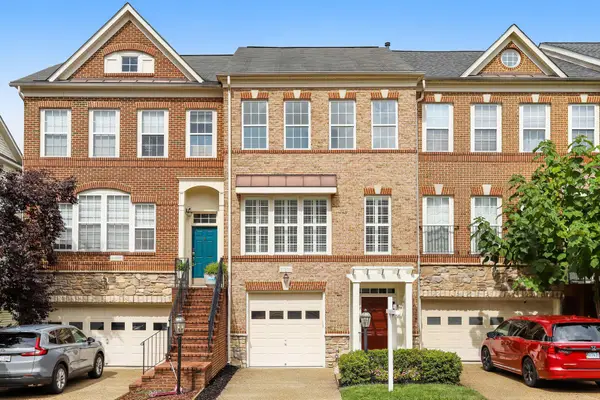 21933 Windy Oaks Sq, BROADLANDS, VA 20148
