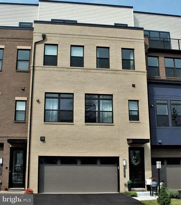23391 Mcdonald Loch Ter, Ashburn, VA 20148 - #1