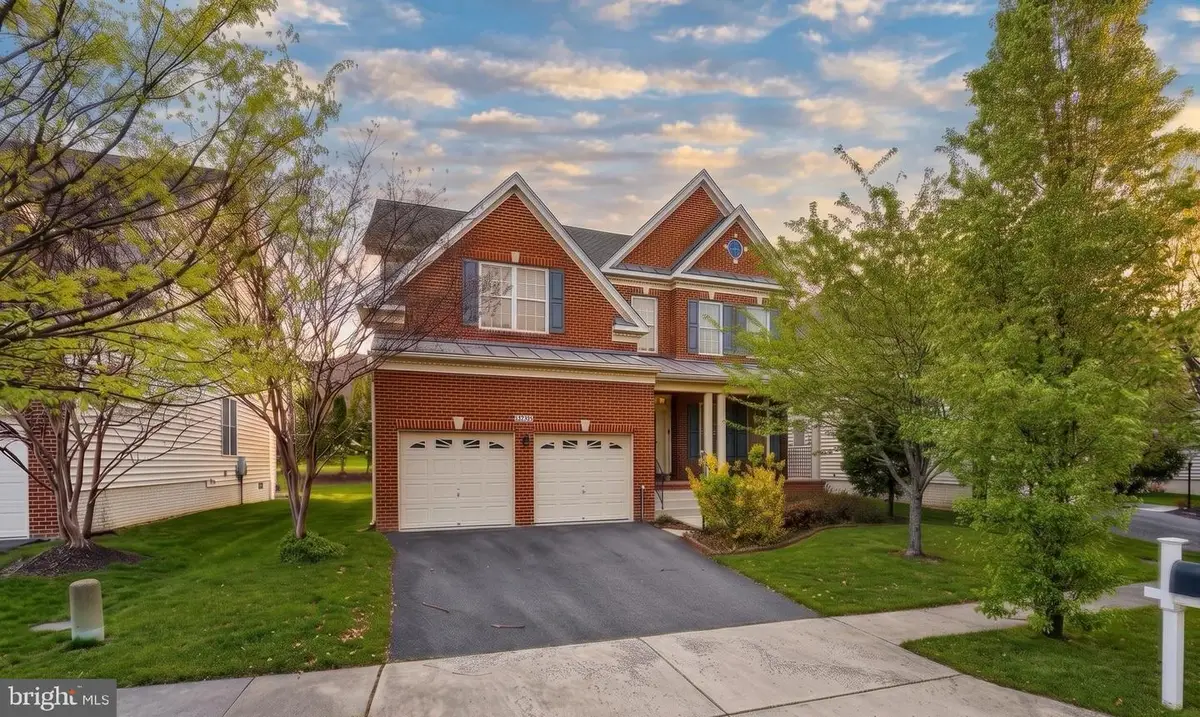 25209 Eisenhower Dr, Chantilly, VA 20152 - #1