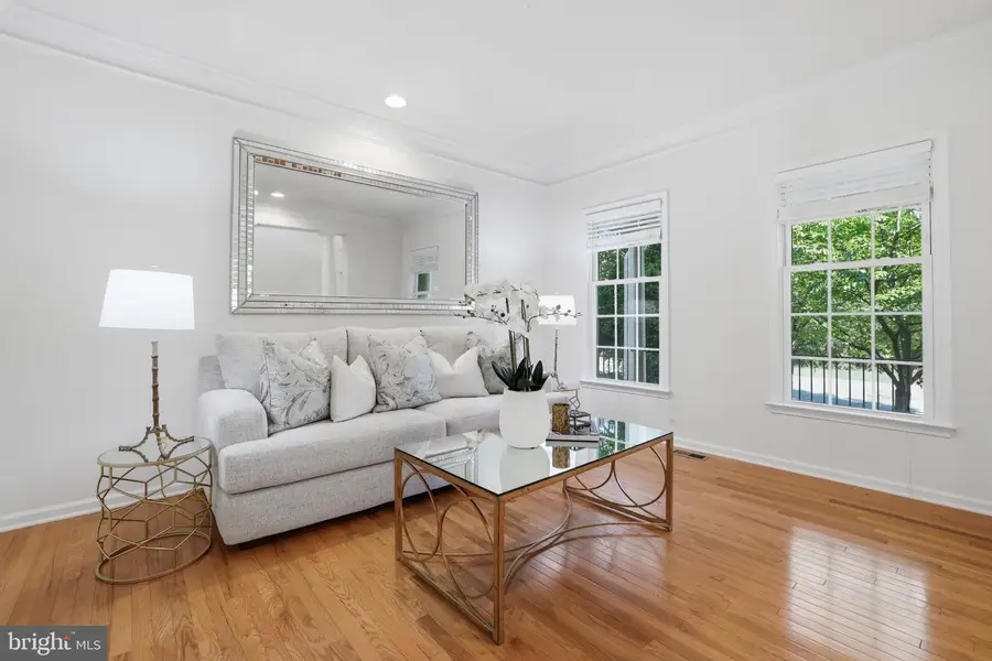 25209 Eisenhower Dr, Chantilly, VA 20152 - #3