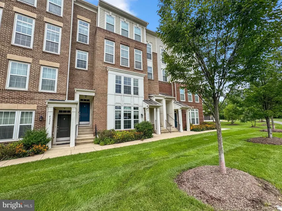 43520 Stonecliff Ter, Chantilly, VA 20152 - #3