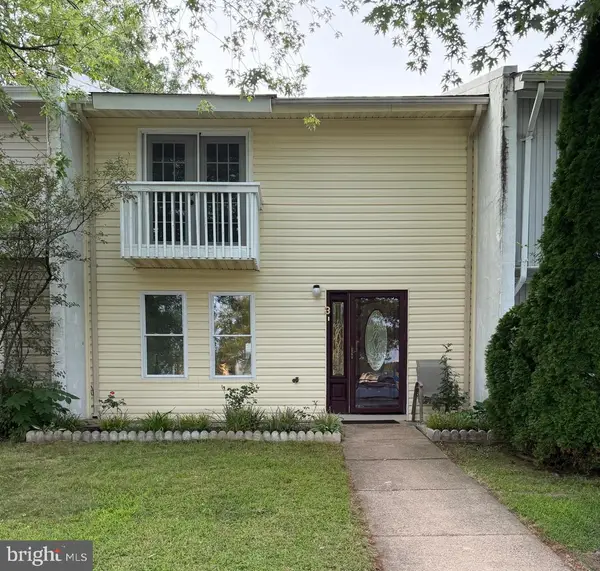 3 Monarch Dr, STERLING, VA 20164