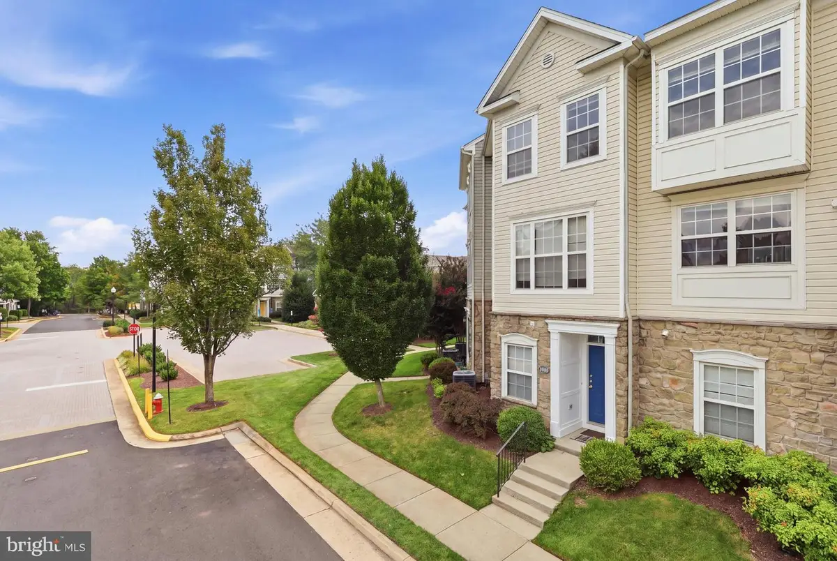 21800 Dragons Green Sq, Ashburn, VA 20147 - #1