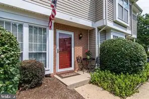 44 Essex Sq, STERLING, VA 20164