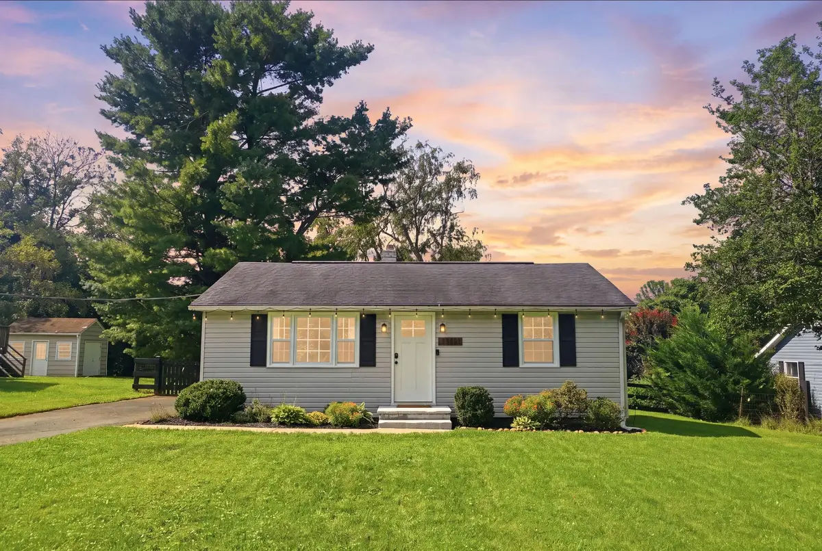 39881 Catoctin Ridge St, Paeonian Springs, VA 20129 - #1